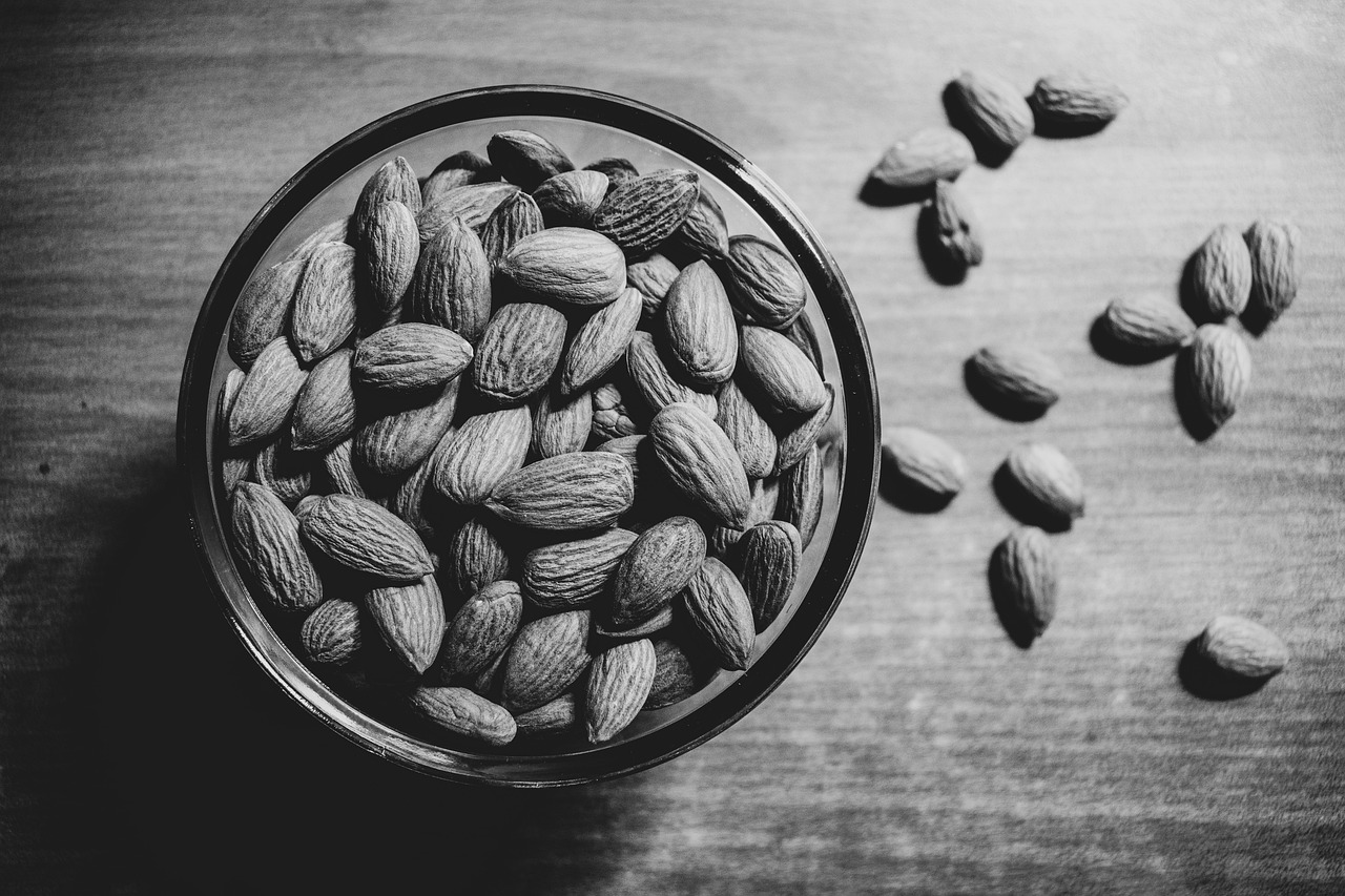 almond, dry fruits, health, diet, food, gray health, gray fruits, gray diet